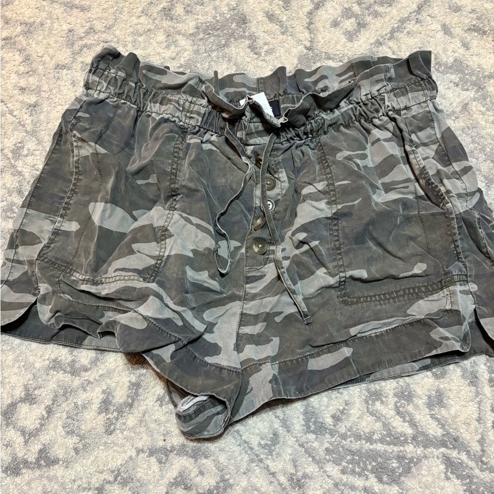Express Gray and green Camouflage Women's paper bag waist Shorts